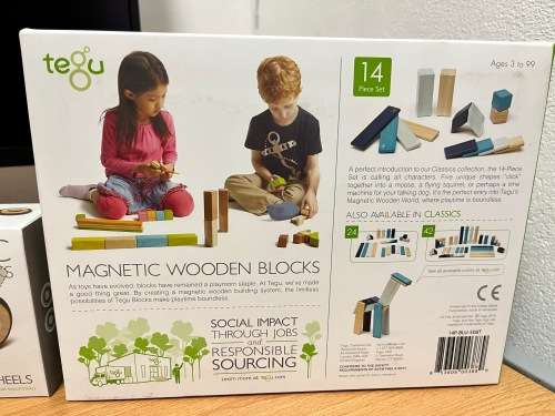 Tegu 14 Piece magnetic wooden blocks + 4 Piece magnetic wooden wheels