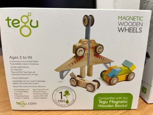 Tegu 14 Piece magnetic wooden blocks + 4 Piece magnetic wooden wheels
