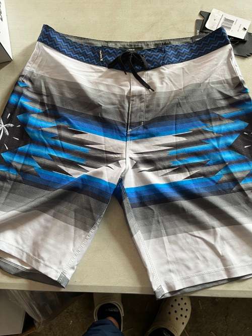 Hurley Pendleton board shorts - Size 32 - Length 20`