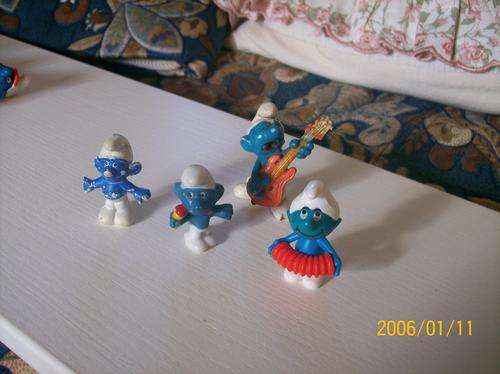 one lot 6 smurfs various sizes