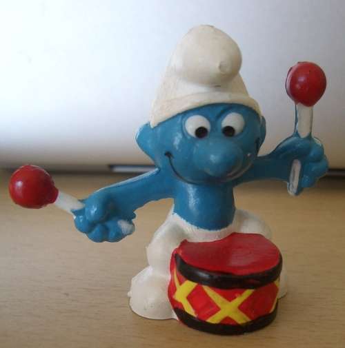 Smurf with Drum