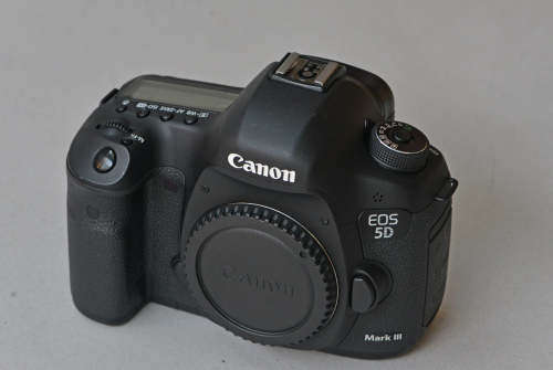Canon 5D Mark III (Like New w/ Low Shutter count) WORTH R35000.00!!!
