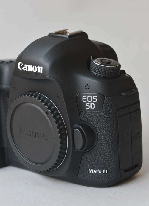 Canon 5D Mark III (Like New w/ Low Shutter count) WORTH R35000.00!!!