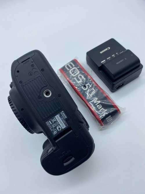 Canon 5D Mark III (Like New w/ Low Shutter count) WORTH R35000.00!!!