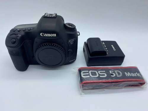 Canon 5D Mark III (Like New w/ Low Shutter count) WORTH R35000.00!!!