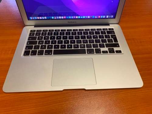 Apple Macbook Air 2017 model 13.3 Core i5 1.8GHz 8GB 128GB SSD (Like New Condition). Worth R17K!!!