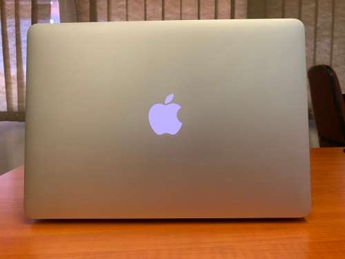 Apple Macbook Air 2017 model 13.3 Core i5 1.8GHz 8GB 128GB SSD (Like New Condition). Worth R17K!!!