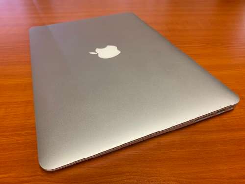 Apple Macbook Air 2017 model 13.3 Core i5 1.8GHz 8GB 128GB SSD (Like New Condition). Worth R17K!!!