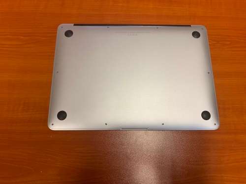 Apple Macbook Air 2017 model 13.3 Core i5 1.8GHz 8GB 128GB SSD (Like New Condition). Worth R17K!!!