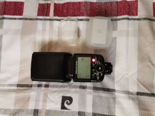 Nikon SB-900 Professional Flash (Good Condition) WORTH R10000.00!!!