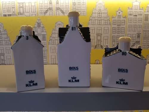 KLM HOUSES