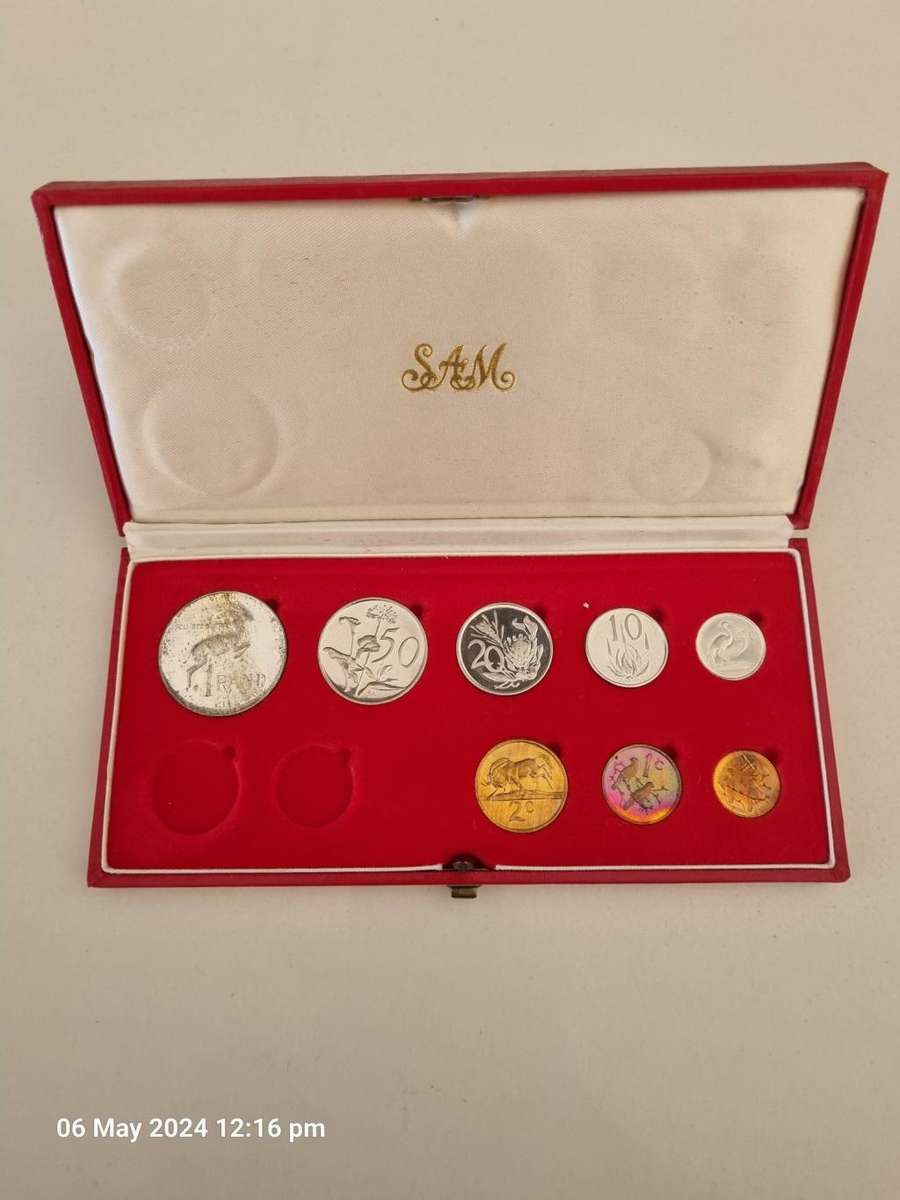 ****1X 1981 SHORT PROOF SET IN LONG PROOF RED BOX****