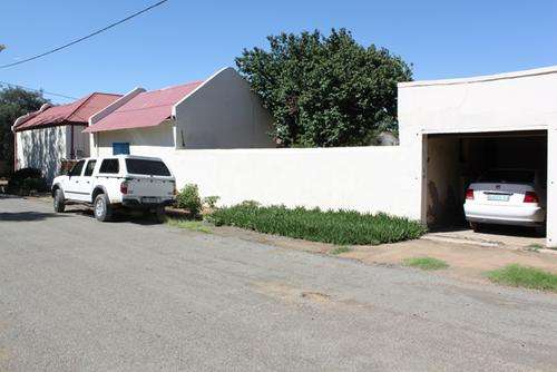 3-Bedroom house with seperate batchelor's flat