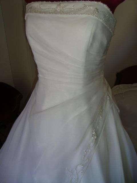 STRAPLESS satin and organza wedding dress - SIZE 38