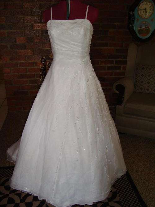lovely WEDDING DRESS - SIZE 36
