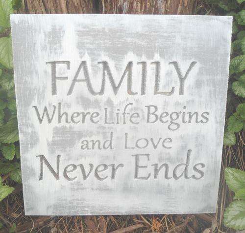 R60 - FAMILY LIFE & LOVE  HANGING PLAQUE for WALLS/PATIO/BRAAI or GARDEN DECOR