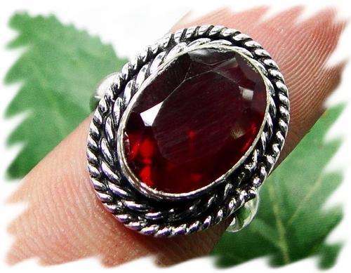 925 SILVER (STAMPED) LADIES GARNET RING SIZE 7.75...