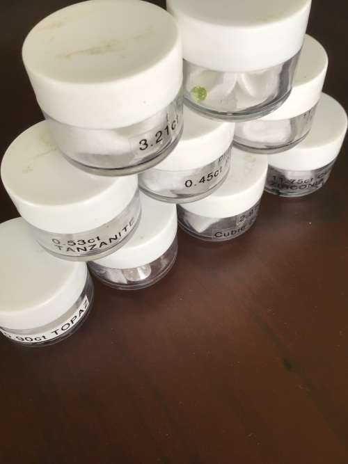 JEWELERS  LOT APPROX. 40 crts.  MIXED GEMSTONES,TANZANITE, TOPAZ, AMETHYST, PERIDOT, & LAB GEMSTONES