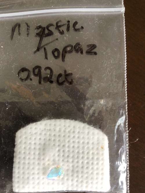 JOB LOT 2,+_35.00 cts  of GEMS, MAINLY MYSTIC TOPAZ WITH PERIDOT, AMATHYST & PEARLS. BID PER CARAT.