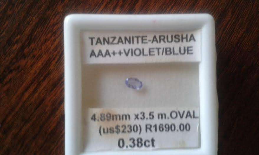 Deceased Estate."HEH".Natural Tanzanite. Oval 0.38ct . ERV. R2806.00. LOW START
