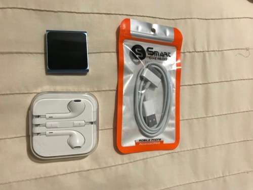 ***Original Apple Ipod Nano, 6th Gen, 16 GB, Blue***