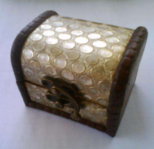 Beautiful Crafted Wooden Trinket Box - gold