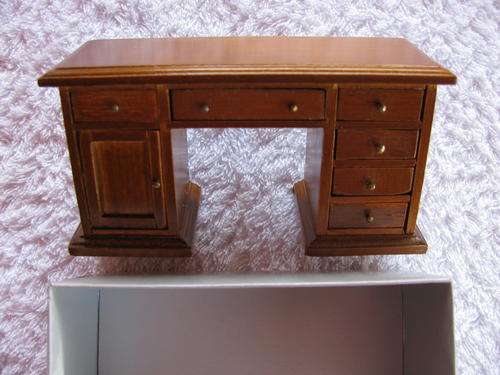 "OAK " DESK WITH  CUPBOARD AND DRAWERS  (DEL PRADO)