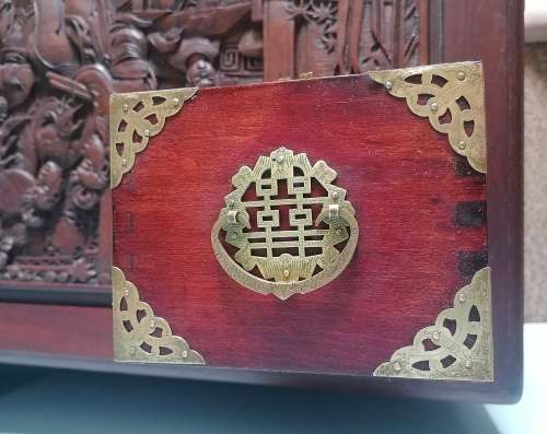 A superb vintage jade and rosewood Chinese jewelry box
