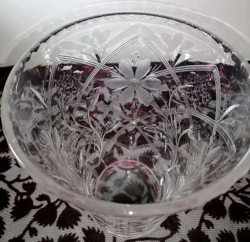 A stunning Edwardian cut crystal vase