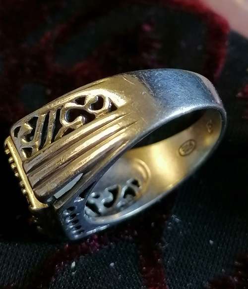 A stunning 925 silver and black stones men's ring
