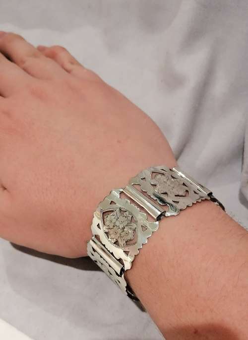 A stunning victorian hallmarked bracelet