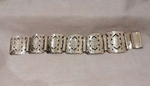 A stunning victorian hallmarked bracelet