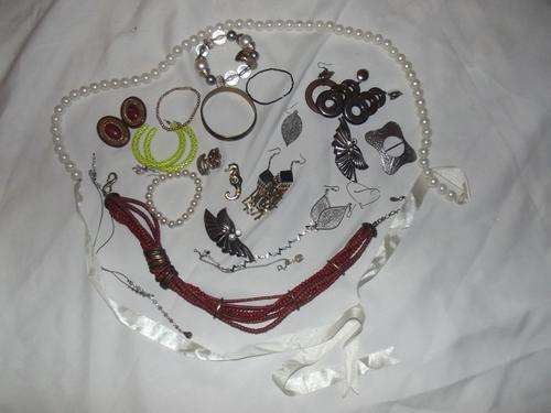 Lot Stunning Costume Jewellery - No Reserve