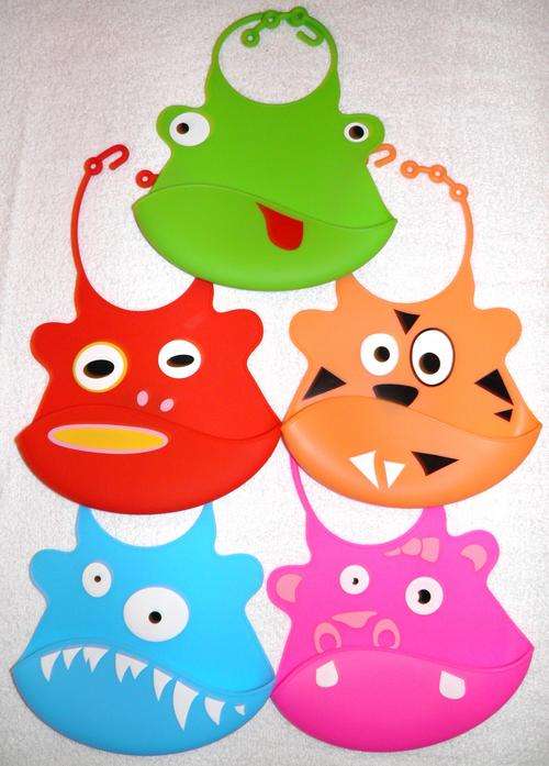 NEW CRUMB CATCHER BABY BIBS 100% SILICONE ROLL N GO