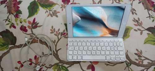 Apple Ipad Mini A1432 with Logitech bluetooth keyboard (read description)