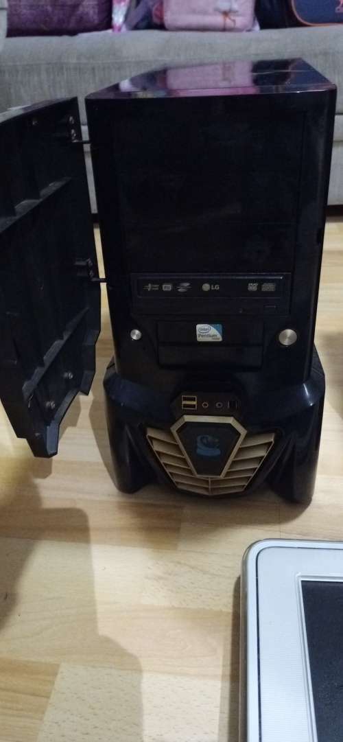 Late entry!!! 3x Desktop PC boxes and Apple Studio Monitor bundle! (read description!)