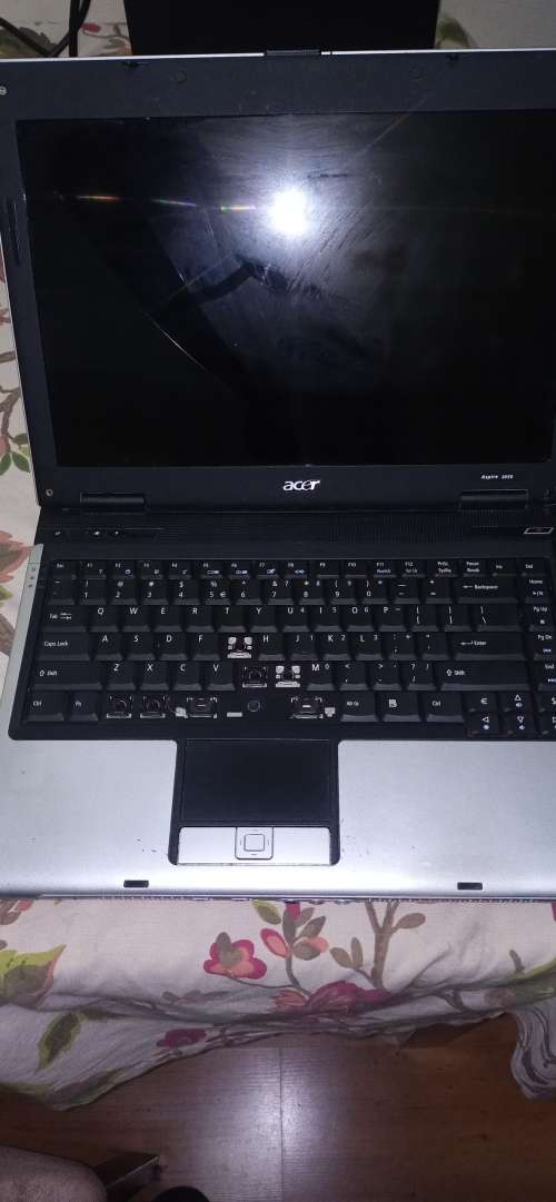 Late entry!!! Acer Aspire 3050 laptop (screen cracked - read description)