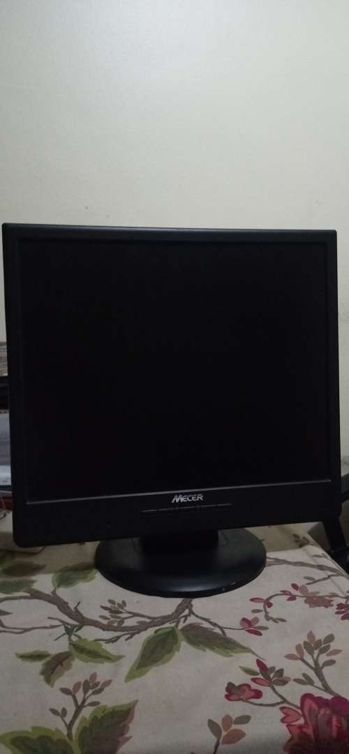 Late entry!!! Mecer 19` square type lcd monitor with DVI