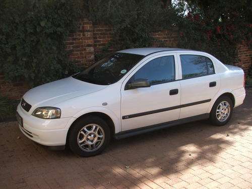 2002 Opel Astra Classic 1.6CD A/C 186100km asking R41000 retail R49300 Cell 0825601450