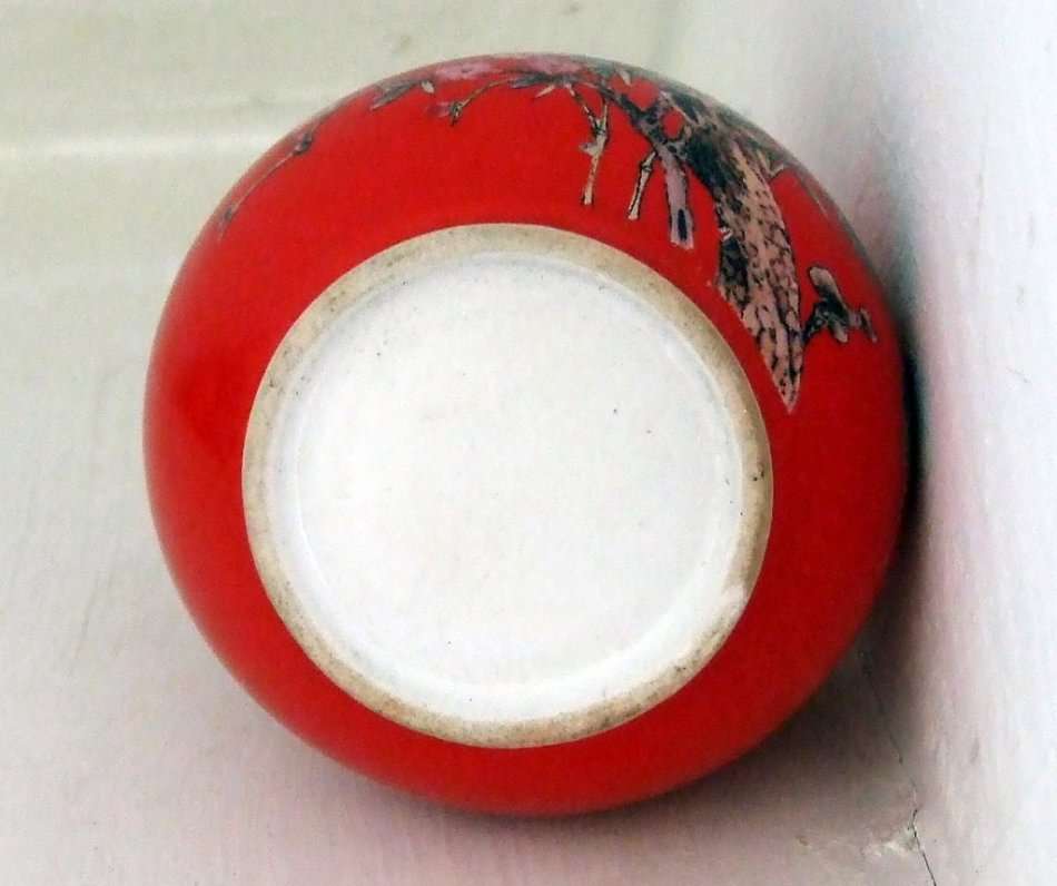 Beautiful Chinese vase, red with nature scene, as new.