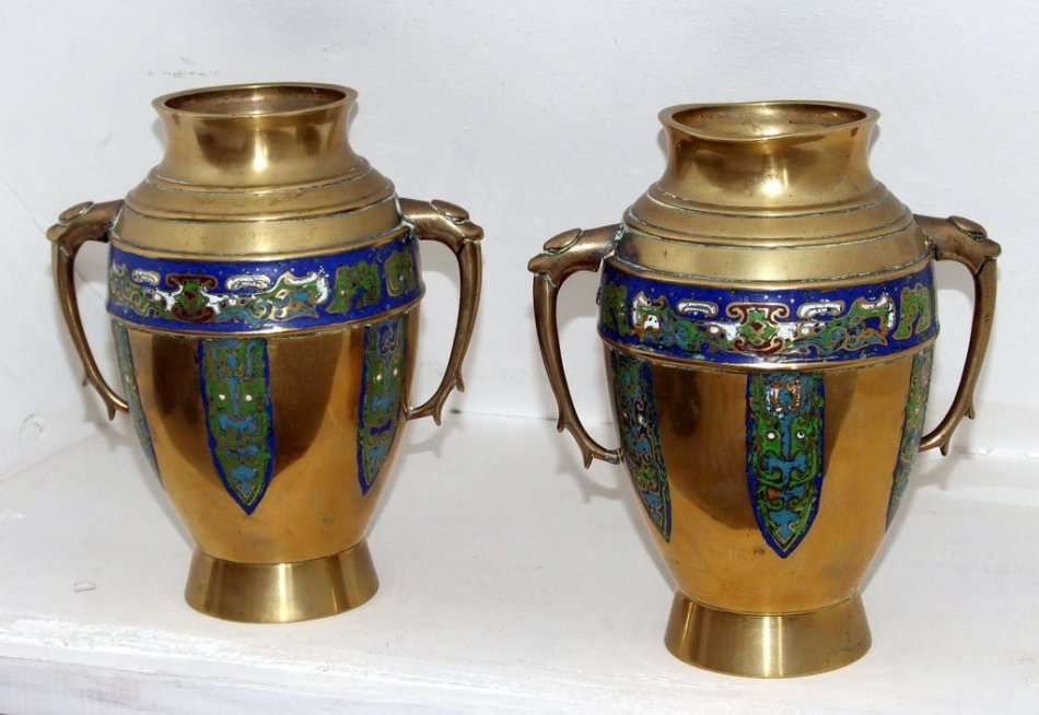 MAGNIFICENT PAIR OF ORIENTAL BRASS & ENAMEL CHAMPLEVE VASE URNS WITH GARGOYLE HANDLES