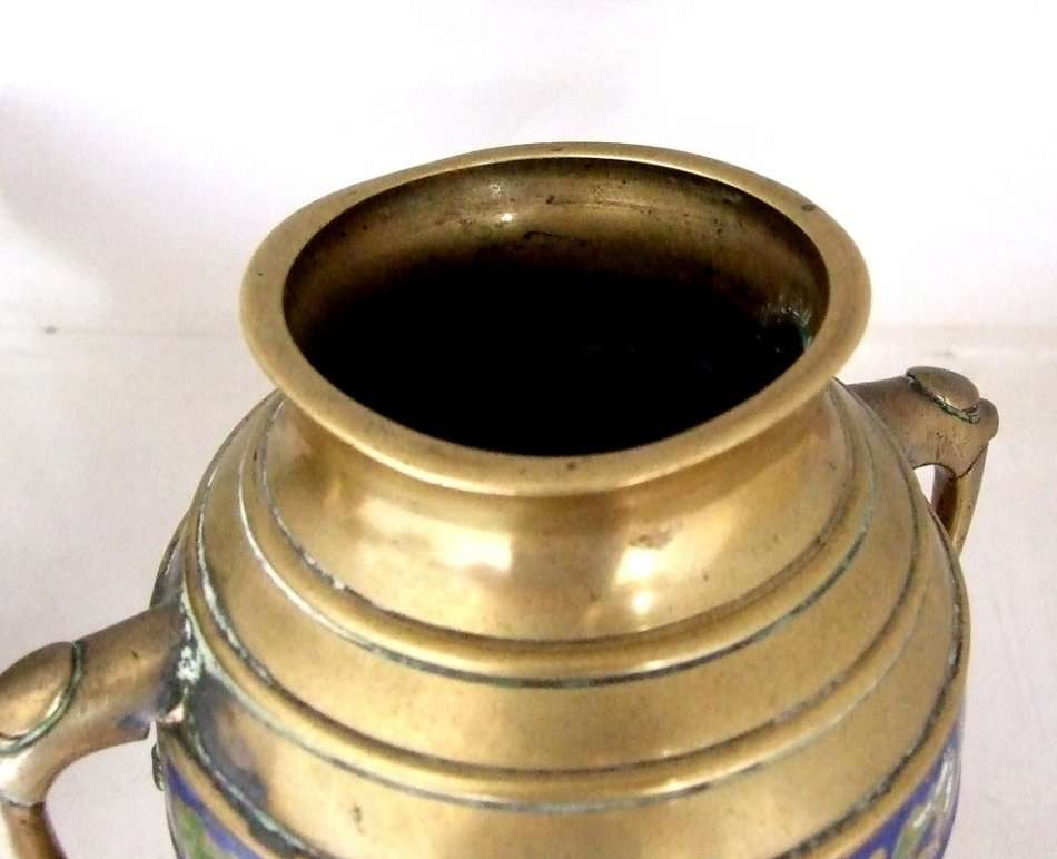 MAGNIFICENT PAIR OF ORIENTAL BRASS & ENAMEL CHAMPLEVE VASE URNS WITH GARGOYLE HANDLES