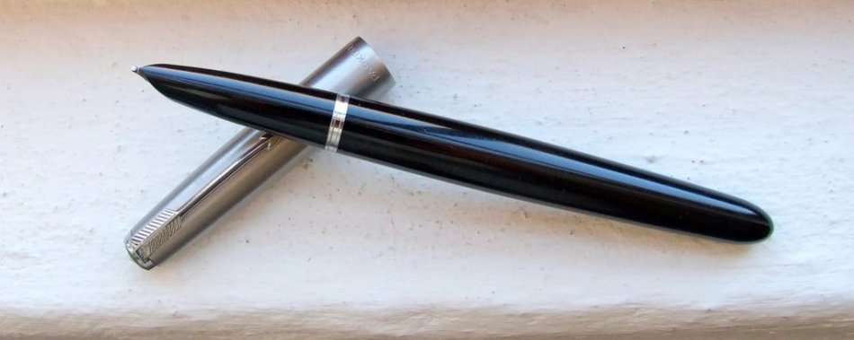 CLASSIC VINTAGE PARKER 51 AEROMETRIC FOUNTAIN PEN - BLACK WITH LUSTRALOY CAP