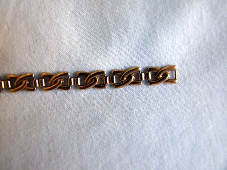 c1970's SA hallmarked 9ct gold ladies 39cm (22grams) necklace by E. Tiessen in excellent condition