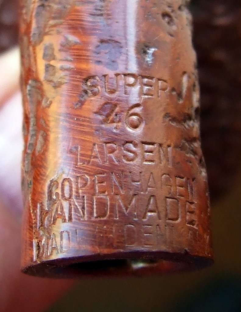 Beautiful briar - Classic W O LARSEN #46 Made in Copenhagen, Denmark. Estate pipe for repair.