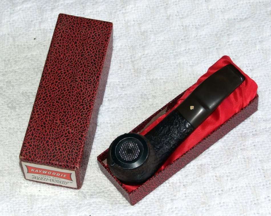 VINTAGE BOXED KAYWOODIE AIR-WAY 707 BRIAR ESTATE PIPE IN GREAT CONDITION.