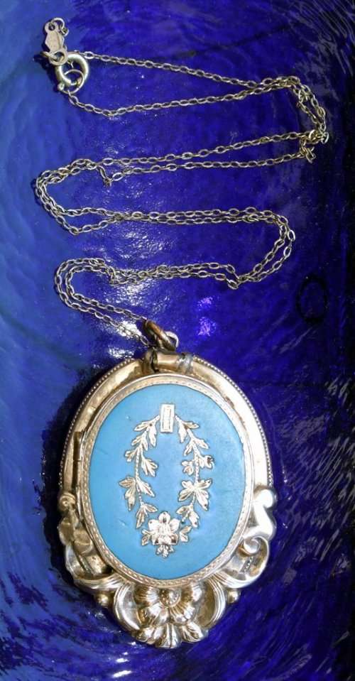 Beautiful distressed Antique Mourning Brooch and Chain, Pinchbeck or gold and enamel