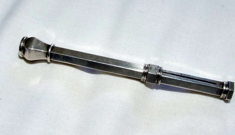 Impressive S MORDAN & Co. retracting mechanical pencil with blue/green agate  setting.