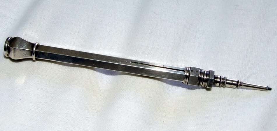 Impressive S MORDAN & Co. retracting mechanical pencil with blue/green agate  setting.