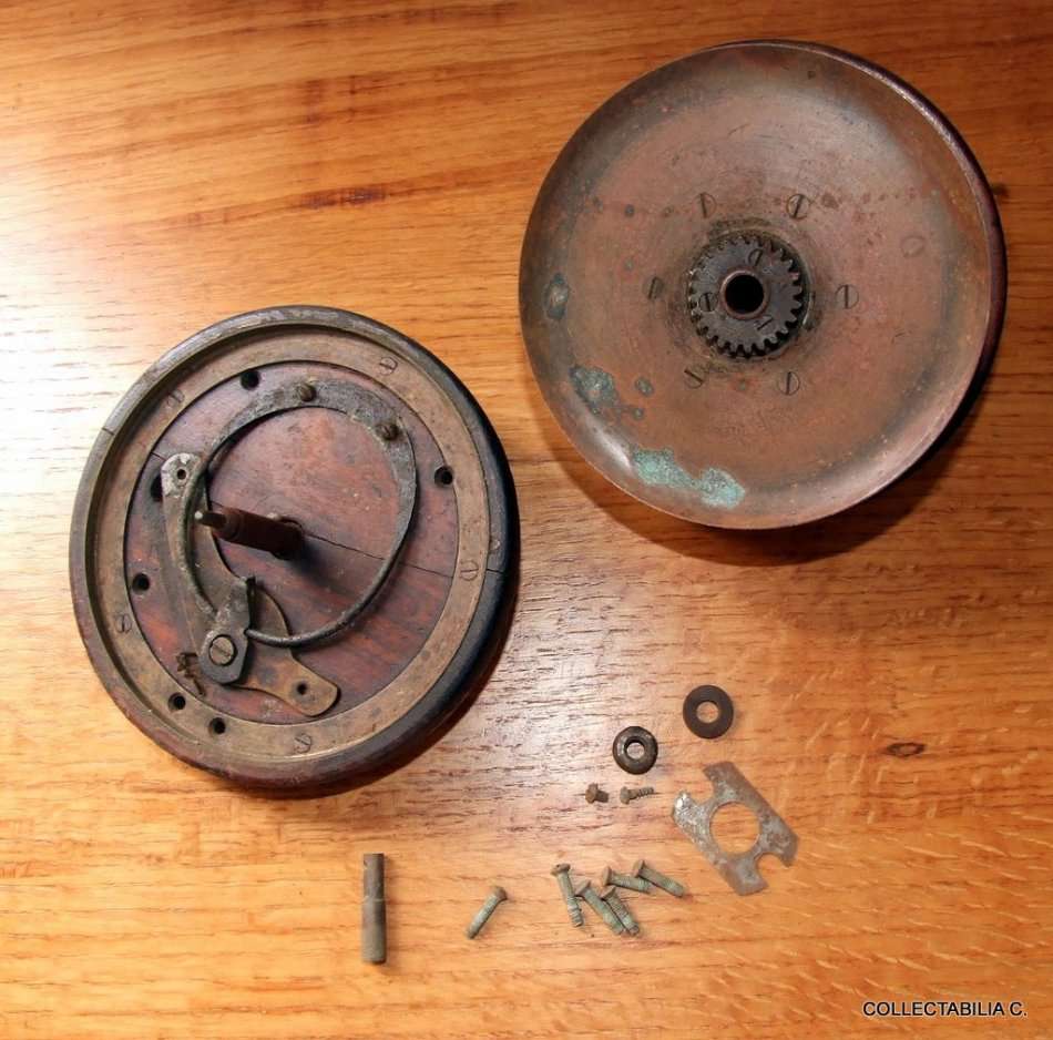 Antique Wood and Brass fishing reel for repair or parts, 5 inch diameter.